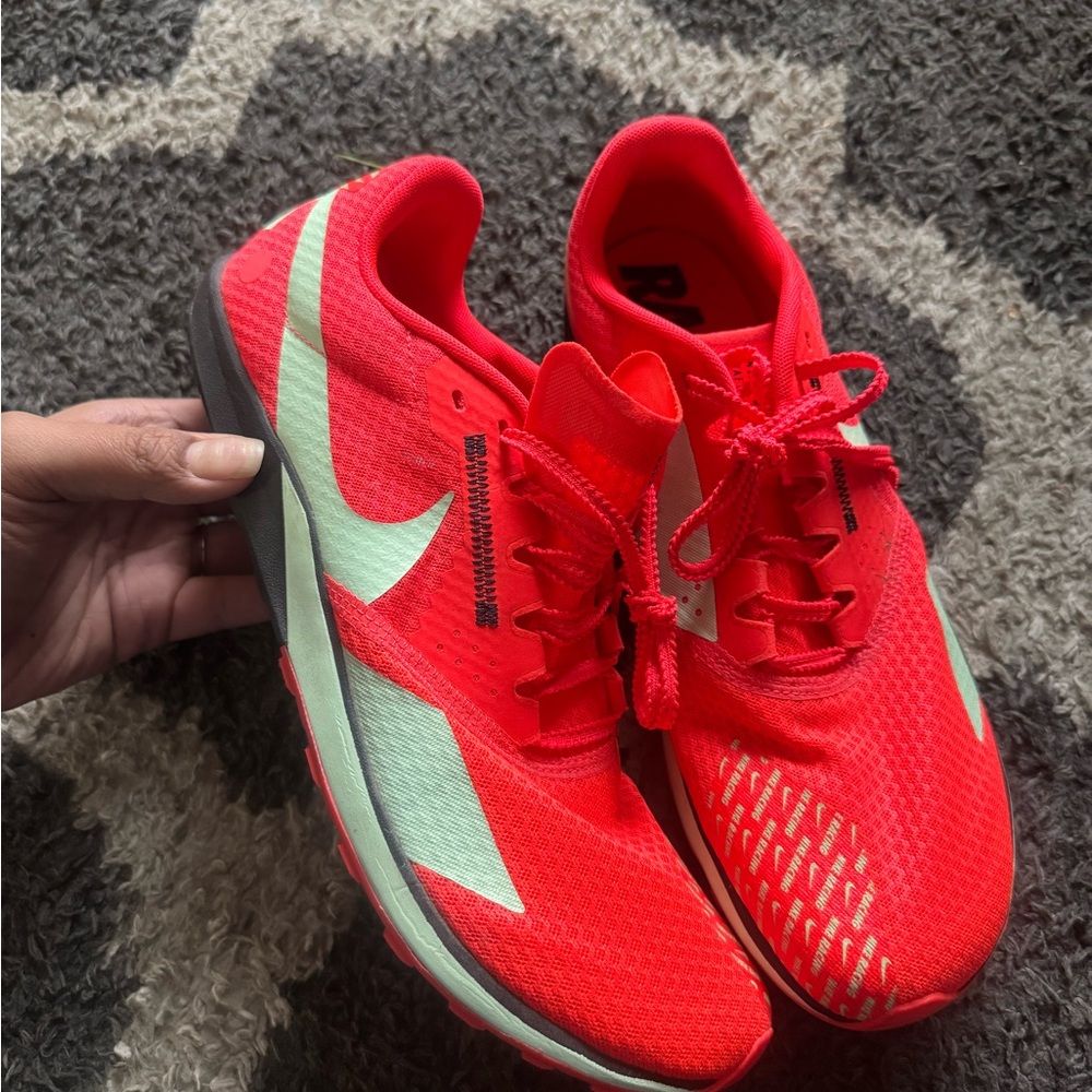 Nike Zoom Rival Waffle 6 Bright Crimson Vapor Green Track & Field size 11